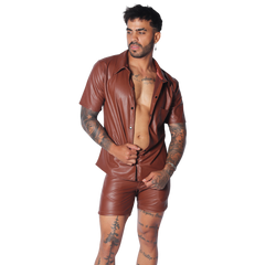 Hide Brown Shirt en modelo de Gigo Underwear